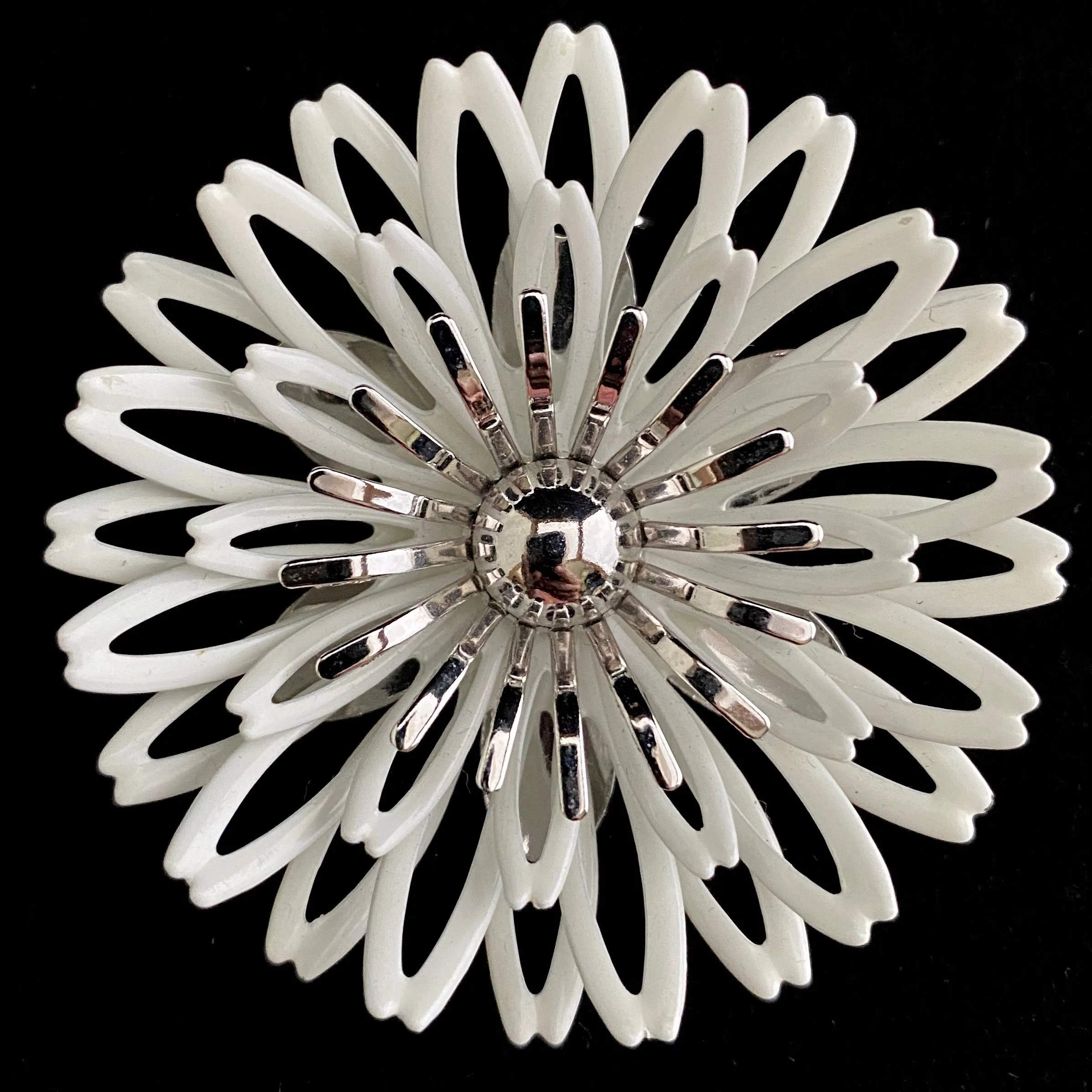 1972 Sarah Conventry White Petals Brooch & Earrings