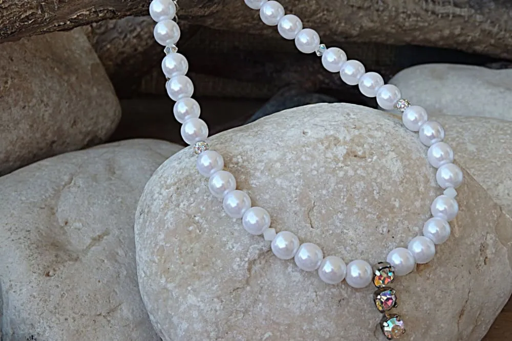 Bridal pearl necklace.