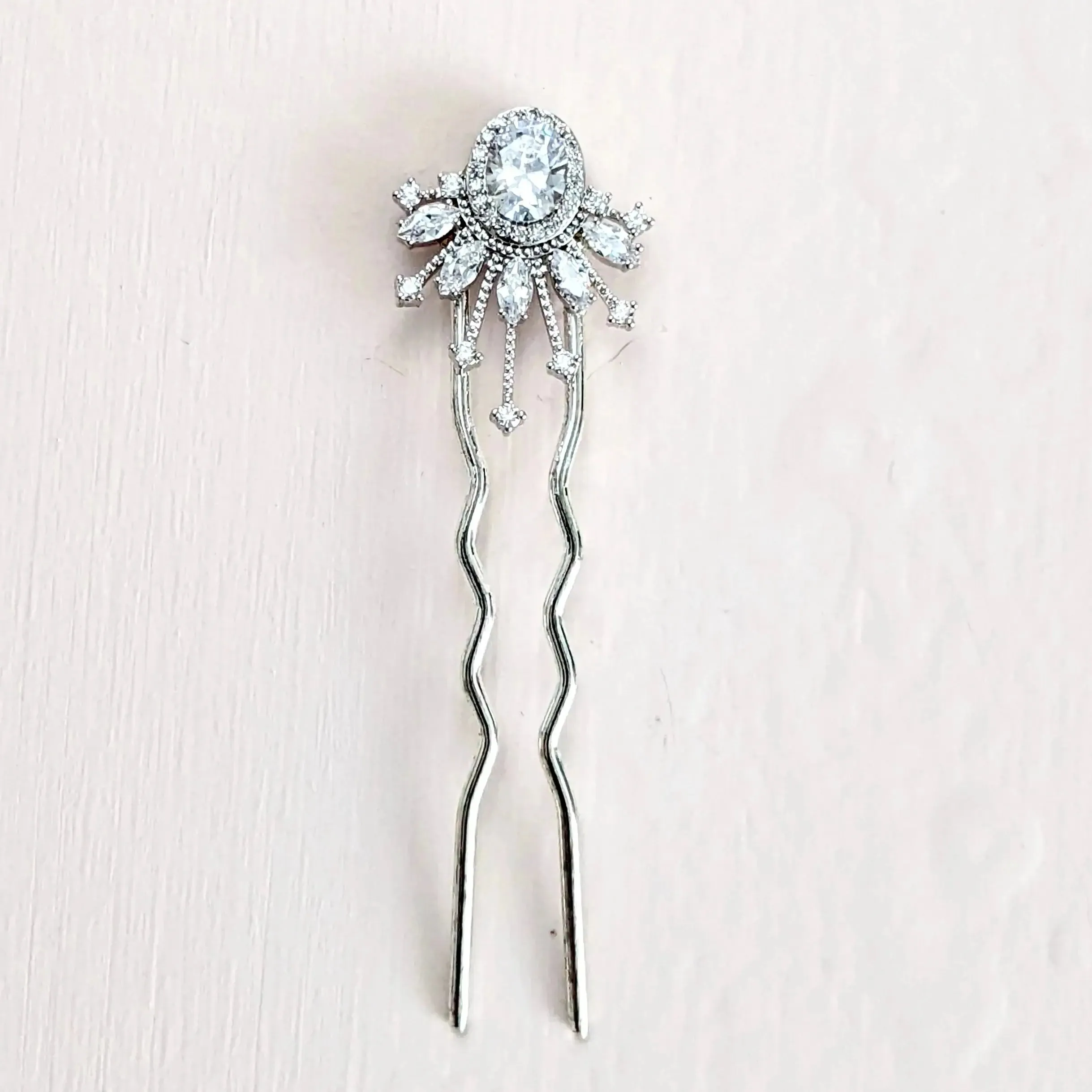 CZ Hair Pin, Parla