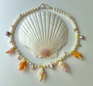 FUN IN THE SUN SUPER BRIGHT SEASHELL AND PEARL NECKLACE