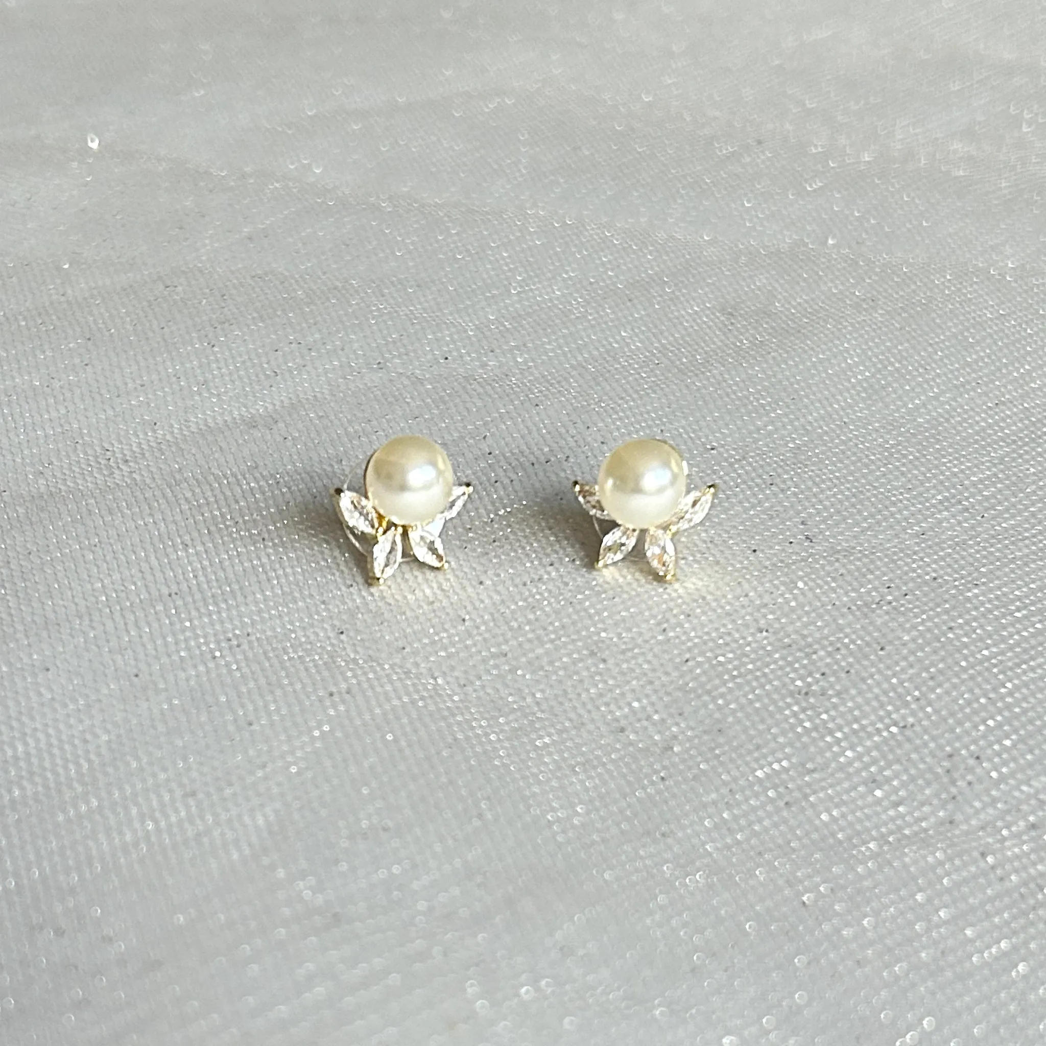 Pearl Stud Earrings with Crystal Vintage Inspired Earrings