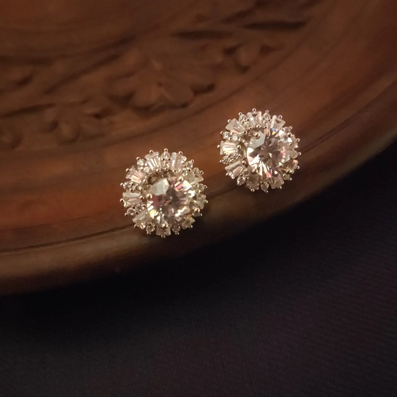 "Sparkle in Style: 92.5 Silver Detachable Stud Earrings Adorned with American Diamonds"