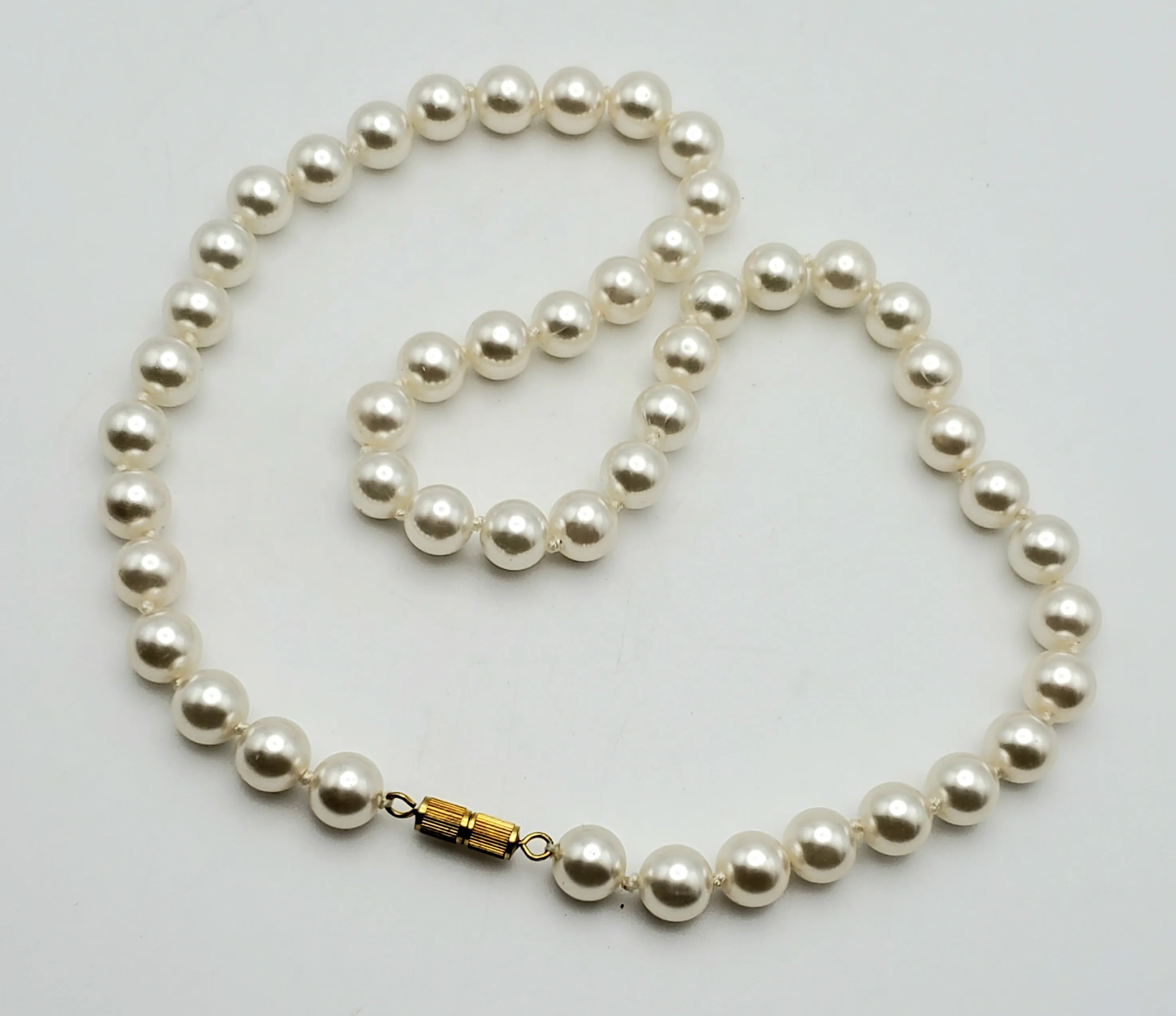 Vintage Single Strand Faux Pearl Necklace with Gold Tone Screw Clasp - 18.5"